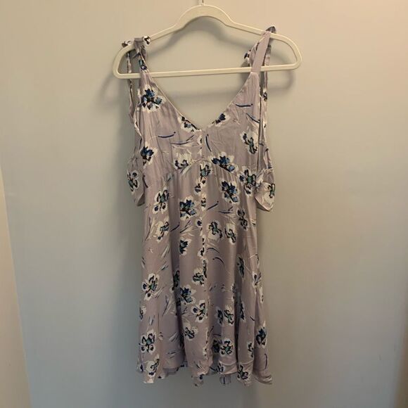 Astr size small cold shoulder dress - Picture 3 of 5